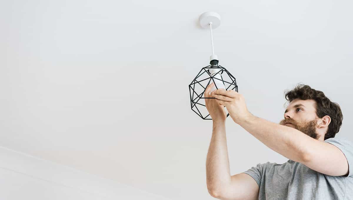 Montering af lampe | Få guide opsætning af lampe her